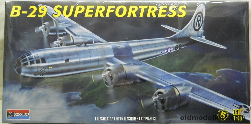Monogram 1/48 Boeing B-29 Superfortress - Enola Gay / Bockscar / El Pajaro De La Guerra, 85-5718 plastic model kit
